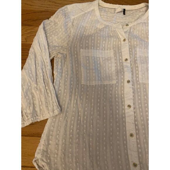 Akemi + Kin Anthropologie women white dotted textured 3/4 sleeve button blouse S - Picture 2 of 9